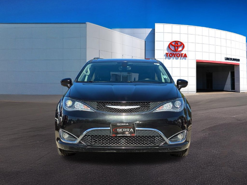 Used 2017 Chrysler Pacifica Touring-L FWD image 4