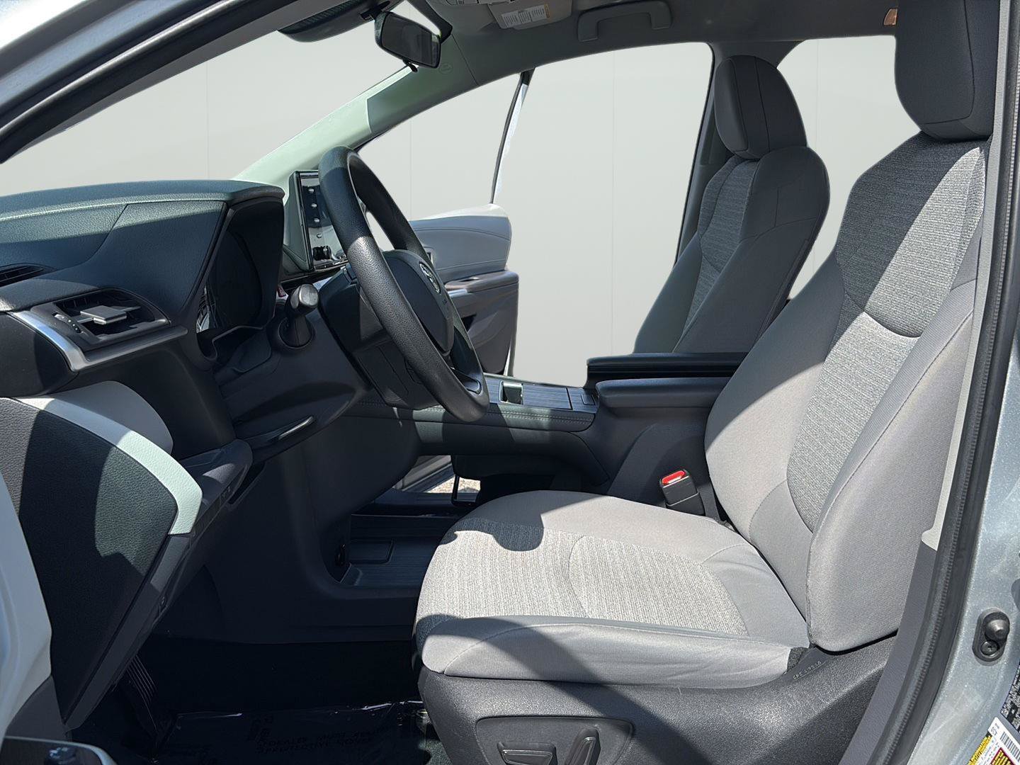 Used 2022 Toyota Sienna LE AWD/4WD image 19
