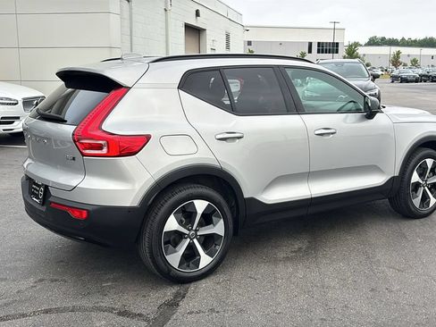 Certified 2025 Volvo XC40 B5 Plus AWD/4WD image 29