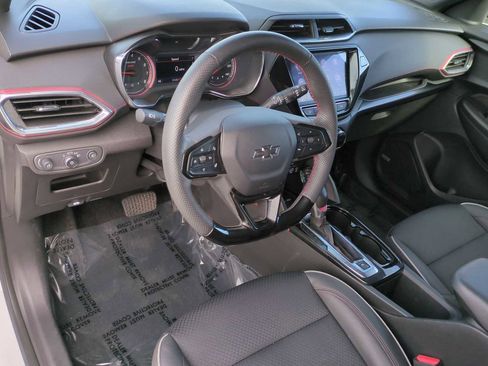 Used 2023 Chevrolet TrailBlazer RS w/ Sun and Liftgate Package image 12
