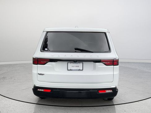 Used 2023 Jeep Wagoneer L Series II RWD image 8