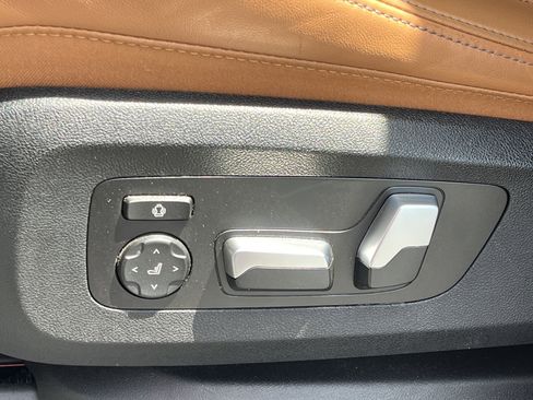 Used 2024 BMW X5 sDrive40i w/ Premium Package image 15