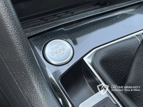 Used 2025 Volkswagen Taos SEL AWD/4WD image 40