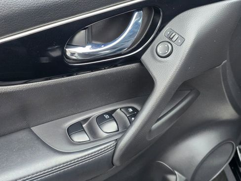 Used 2017 Nissan Rogue Sport SL w/ SL Premium Package image 30