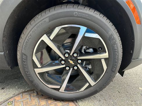 New 2026 Chevrolet Equinox EV LT image 9