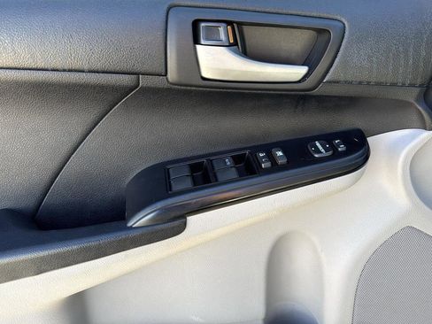 Used 2012 Toyota Camry LE image 10