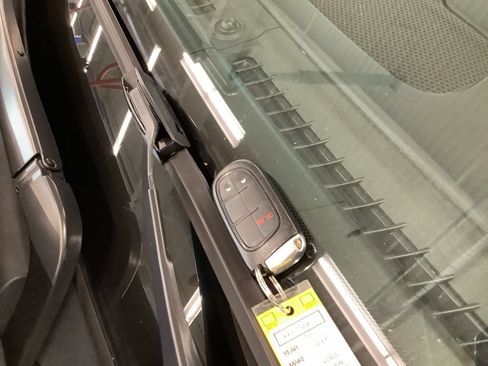 Used 2019 Jeep Cherokee Latitude Plus AWD/4WD image 27