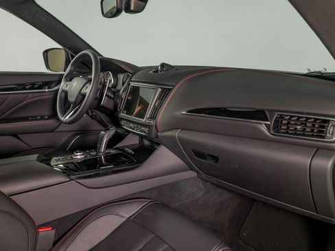 Used 2024 Maserati Levante GT Ultima image 24