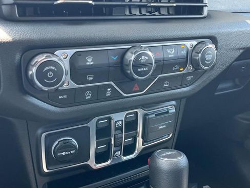 New 2025 Jeep Gladiator Sport image 14