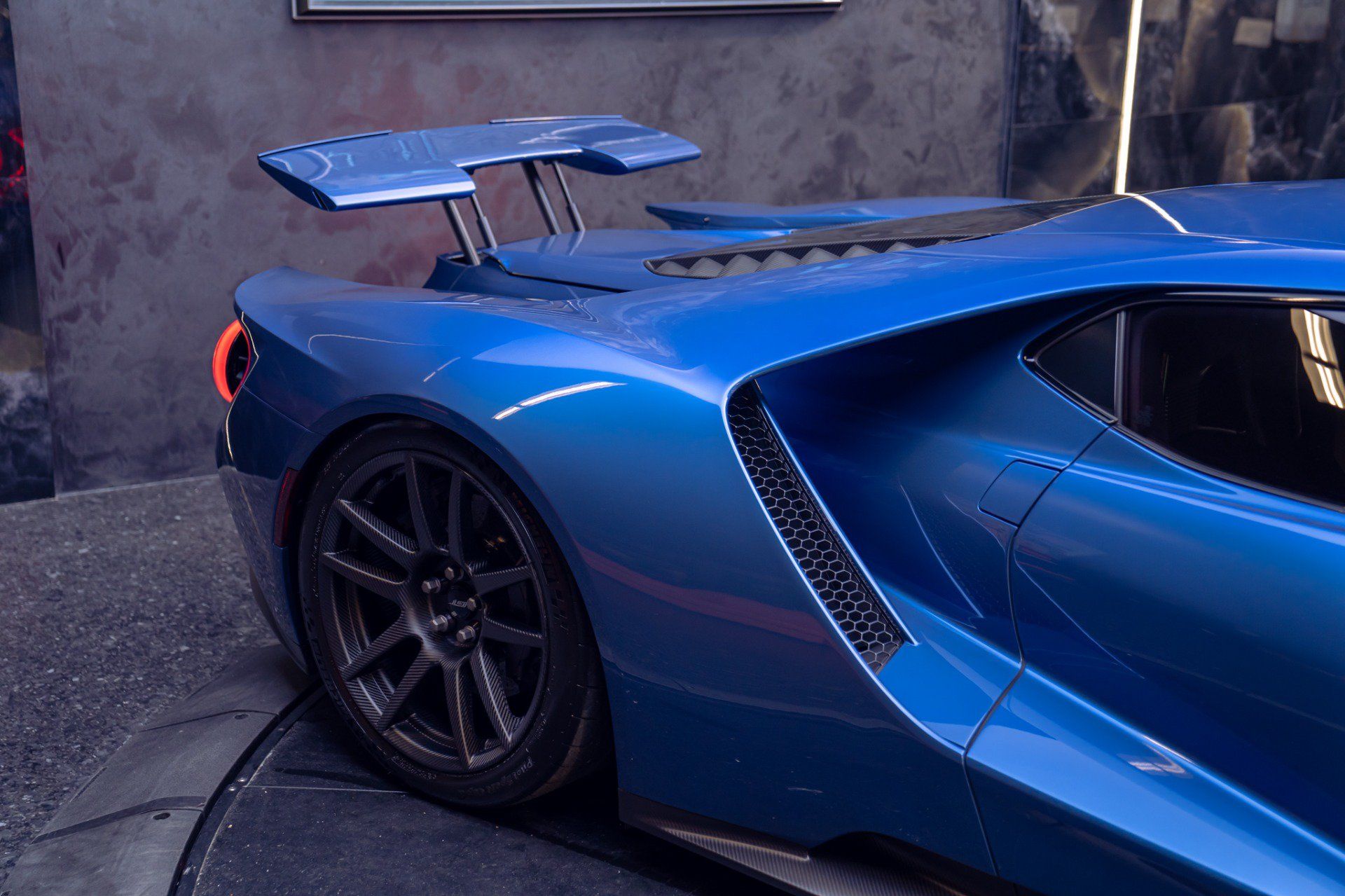 Used 2021 Ford GT RWD image 22