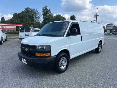 Used 2020 Chevrolet Express 2500 Extended w/ Enhanced Convenience Package RWD image 5