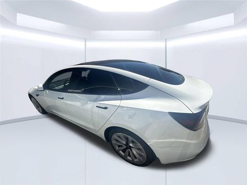 Used 2023 Tesla Model 3 Standard Range RWD image 5