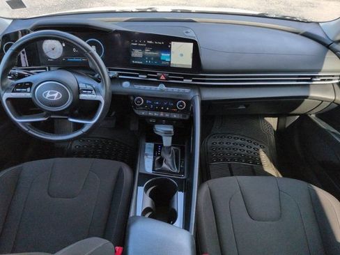 Used 2025 Hyundai Elantra SEL FWD image 13