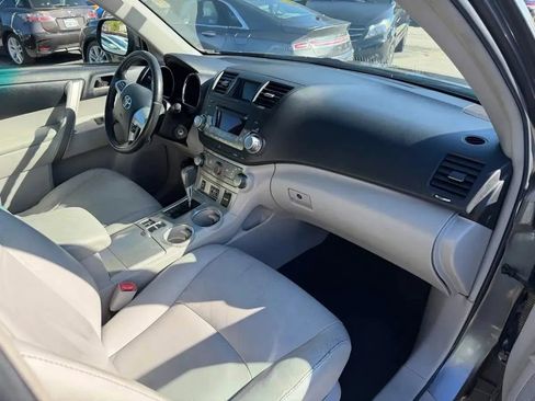 Used 2012 Toyota Highlander SE FWD image 20