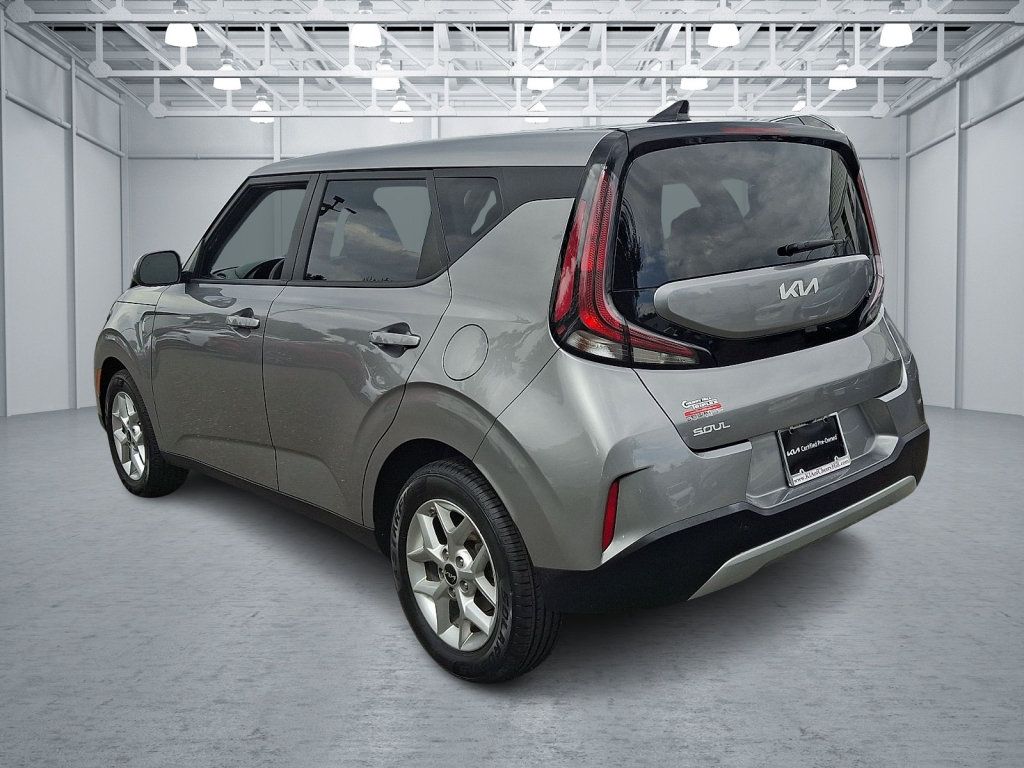 Used 2024 Kia Soul LX w/ Option Group 015 FWD image 9