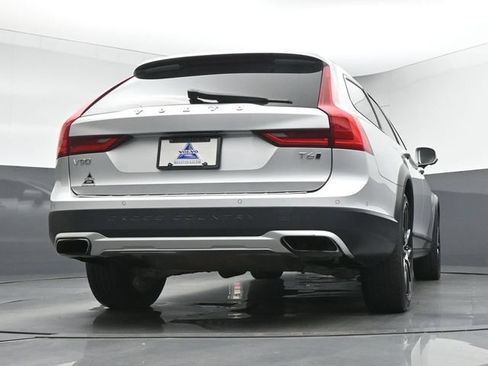 Used 2018 Volvo V90 T6 Cross Country w/ Convenience Package AWD/4WD image 16