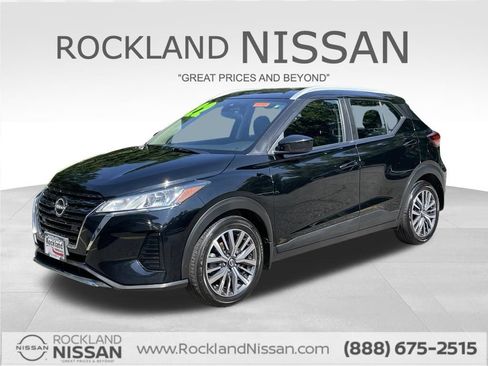 Certified 2022 Nissan Kicks SV FWD image 1