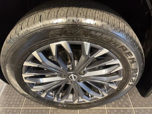 Used 2024 Nissan Rogue Platinum w/ Platinum Premium Package image 4