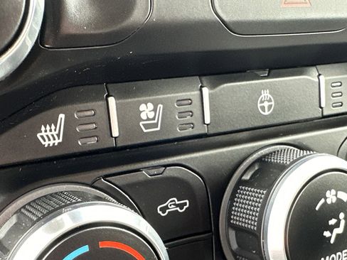 Certified 2020 RAM 1500 Laramie image 26