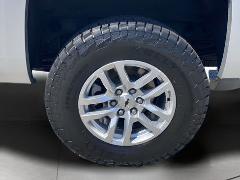 Used 2018 Chevrolet Silverado 1500 LT AWD/4WD image 26