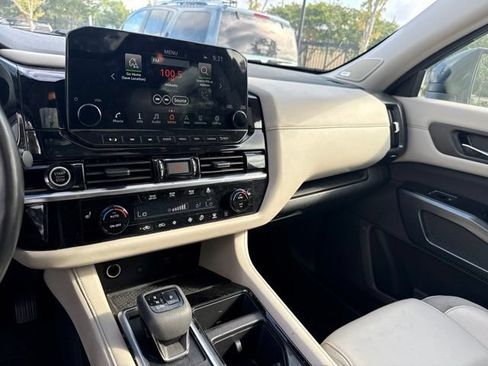 Used 2024 Nissan Pathfinder SL w/ SL Premium Package AWD/4WD image 25