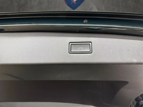 Used 2018 Volkswagen Tiguan SEL FWD image 44