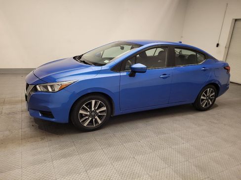 Used 2021 Nissan Versa SV FWD image 2