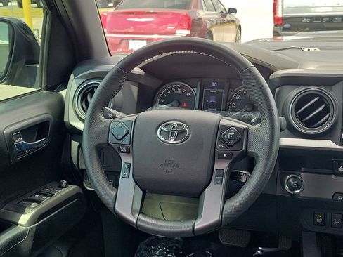 Used 2022 Toyota Tacoma TRD Sport w/ Technology Package RWD image 13