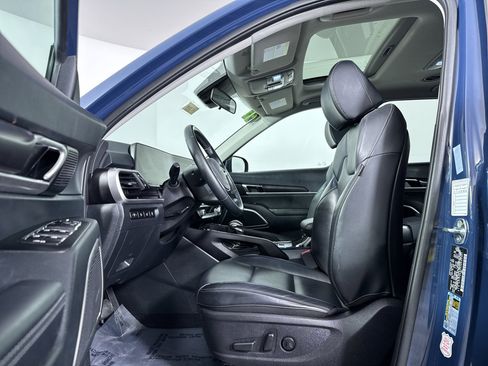 Used 2025 Kia Telluride S AWD/4WD image 5