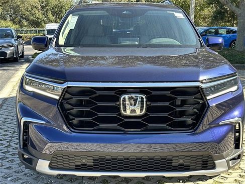 New 2025 Honda Pilot Touring image 8