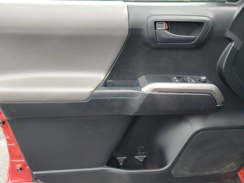 Used 2017 Toyota Tacoma SR5 AWD/4WD image 21