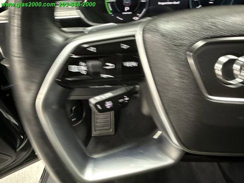 Used 2021 Audi e-tron Premium Plus image 21