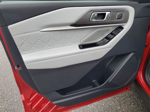 Used 2025 Ford Explorer Platinum w/ Ultimate Package image 20