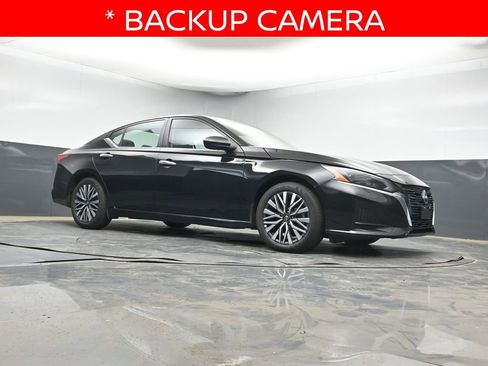 Used 2025 Nissan Altima 2.5 SV image 16