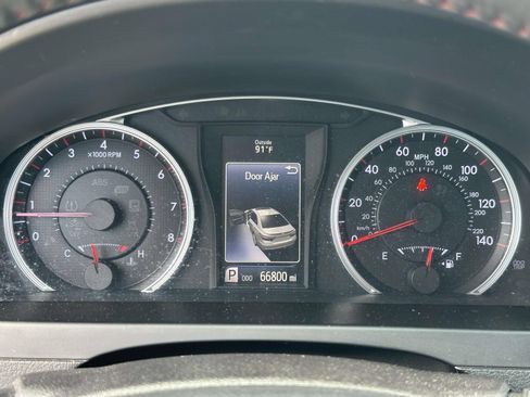 Used 2017 Toyota Camry SE w/ Moonroof Package FWD image 24