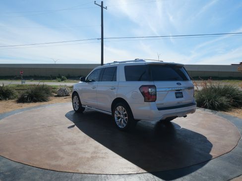 Used 2018 Ford Expedition Platinum image 4