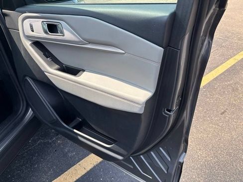 Used 2025 Ford Explorer Active w/ Active Comfort Package AWD/4WD image 6