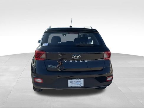 Used 2023 Hyundai Venue SEL FWD image 8