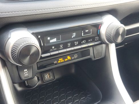 Certified 2023 Toyota RAV4 LE image 28