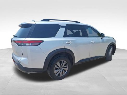 Certified 2025 Nissan Pathfinder SV FWD image 8