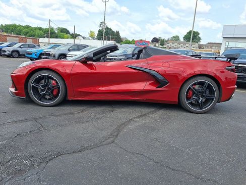 Used 2022 Chevrolet Corvette Stingray Preferred Conv w/ Z51 Performance Package RWD image 2