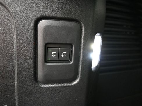 New 2026 Land Rover Defender 130 X-Dynamic SE AWD/4WD image 17