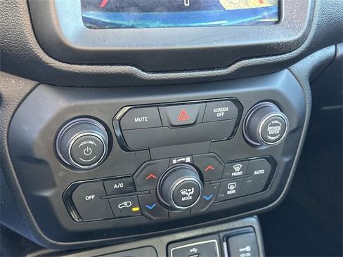 Used 2020 Jeep Renegade Limited w/ UConnect 8.4 Nav Group image 20