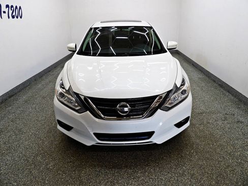 Used 2016 Nissan Altima 2.5 SL w/ Moonroof Package FWD image 2