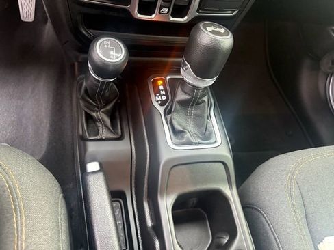 Used 2024 Jeep Wrangler Sport S image 15