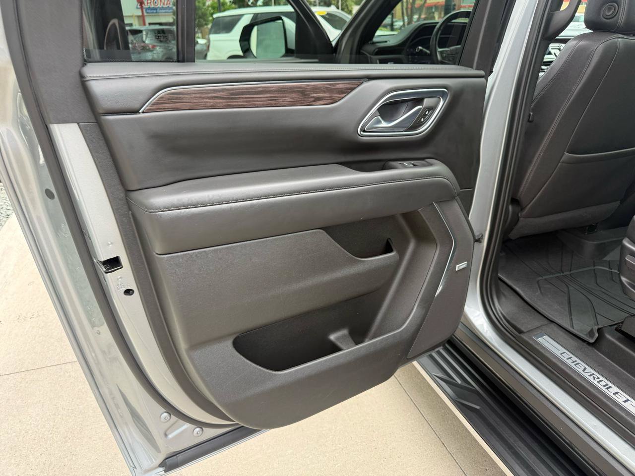 Used 2023 Chevrolet Suburban LT w/ LT Signature Plus Package AWD/4WD image 18