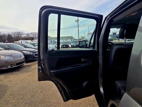 Used 2012 Jeep Liberty Sport image 11