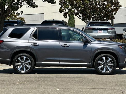 New 2025 Honda Pilot Elite image 3