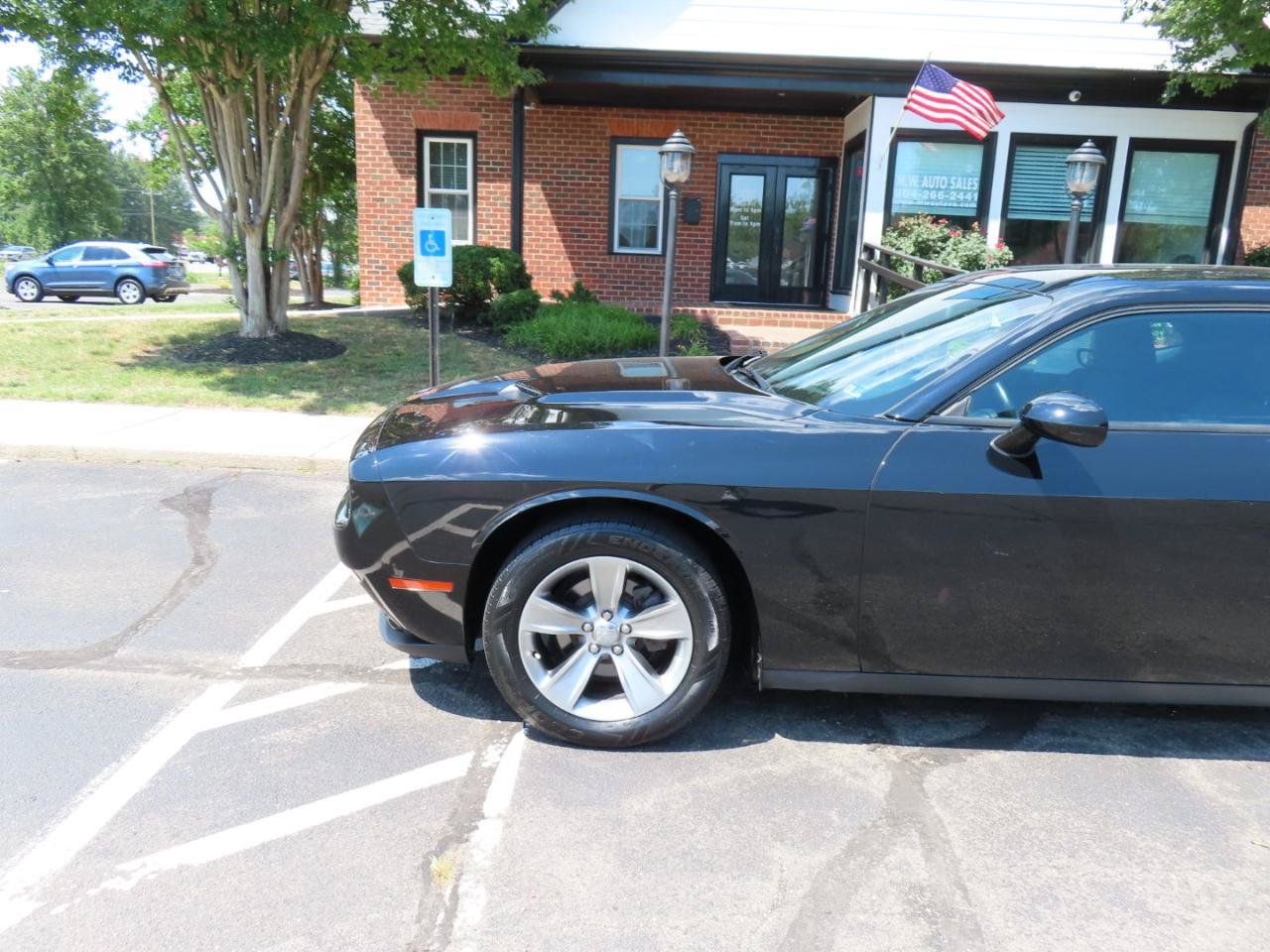 Used 2019 Dodge Challenger SXT RWD image 2