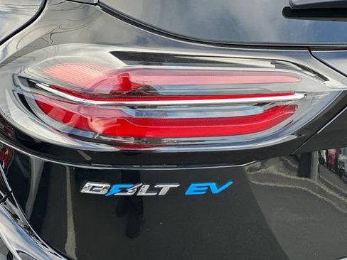 Used 2023 Chevrolet Bolt LT FWD image 30
